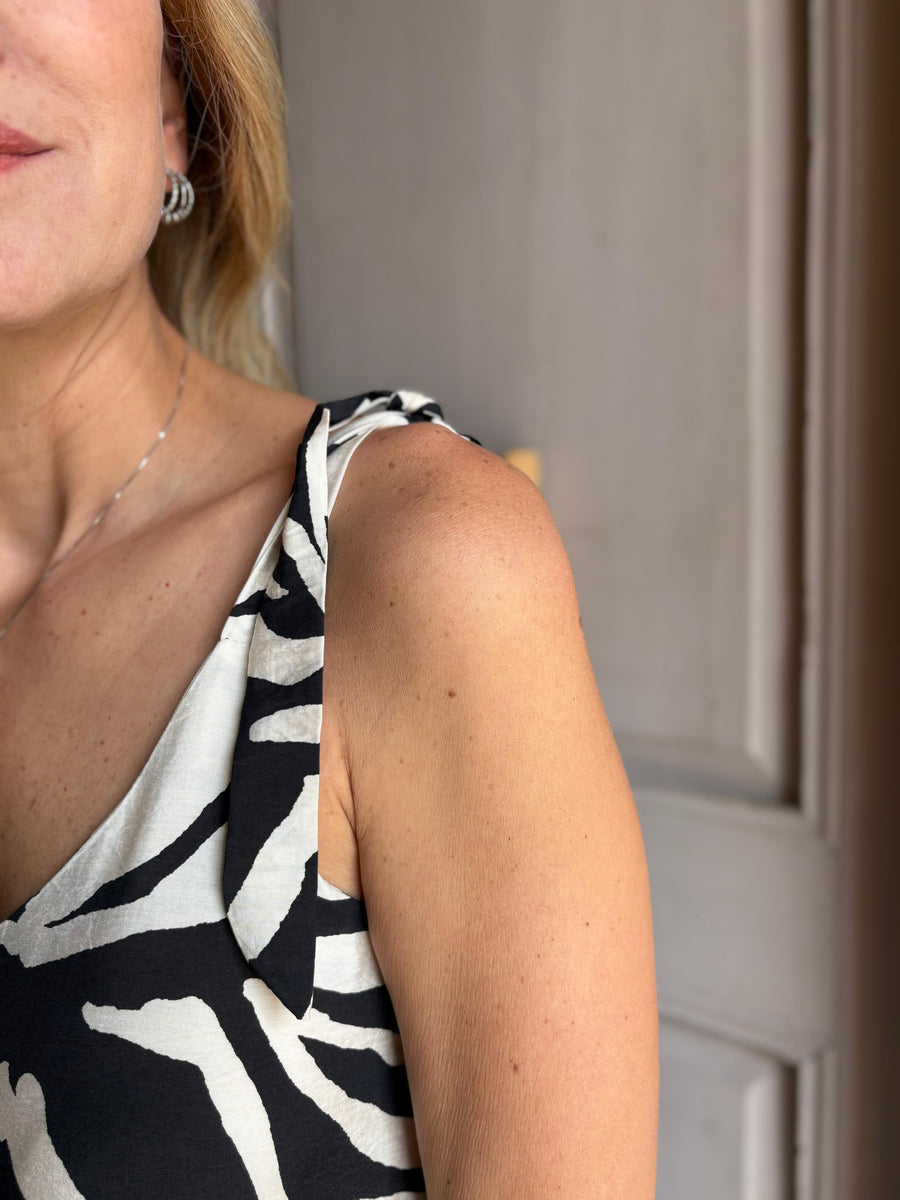 VESTIDO ABRIL HOJAS NEGRO 25